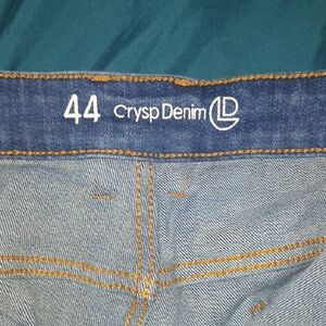 Blue Skinny Jeans with Classic Stitching and Distressed Details